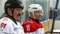 Ruský prezident Vladimir Putin si na ledě zahrál hokej s ukrajinským...