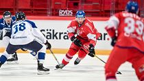 Tomáš Zohorna se snaží procpat přes finskou obranu