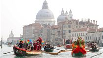V Benátkách začal karneval.