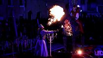 Během karnevalu mohli diváci sledovat plivání ohně.