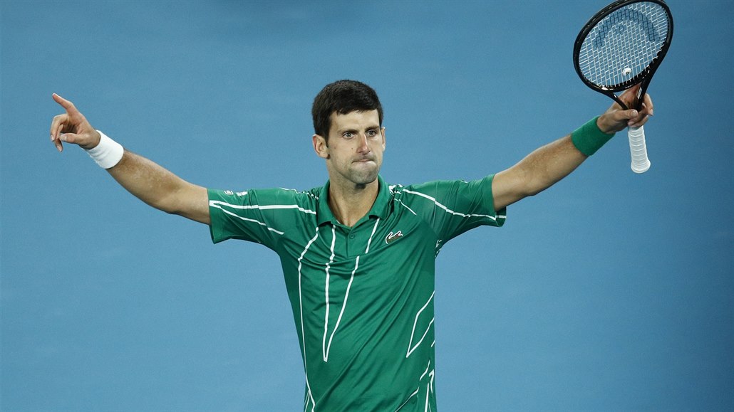 Novak Djokovič slaví rekordní osmý triumf na Australian Open.