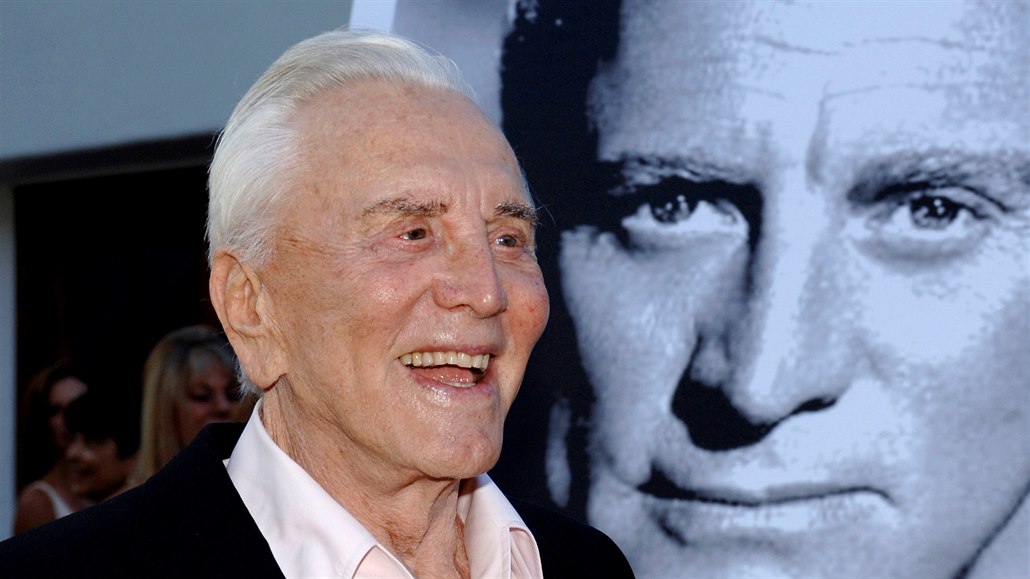 Americký herec Kirk Douglas zemel ve vku 103 let.