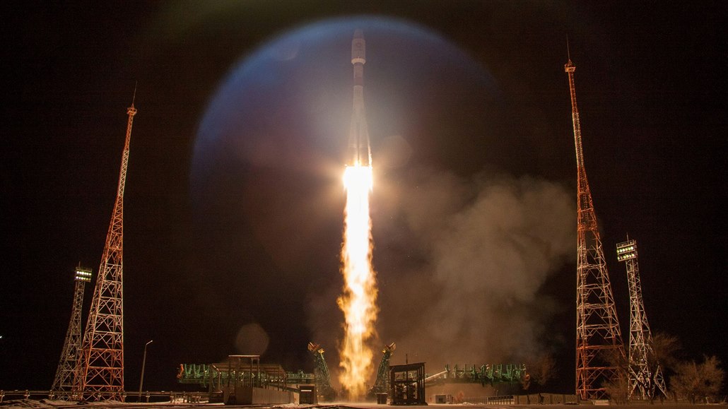 Ruská raketa Sojuz-2.1b vynesla v noci na pátek úspn na obnou dráhu 34...