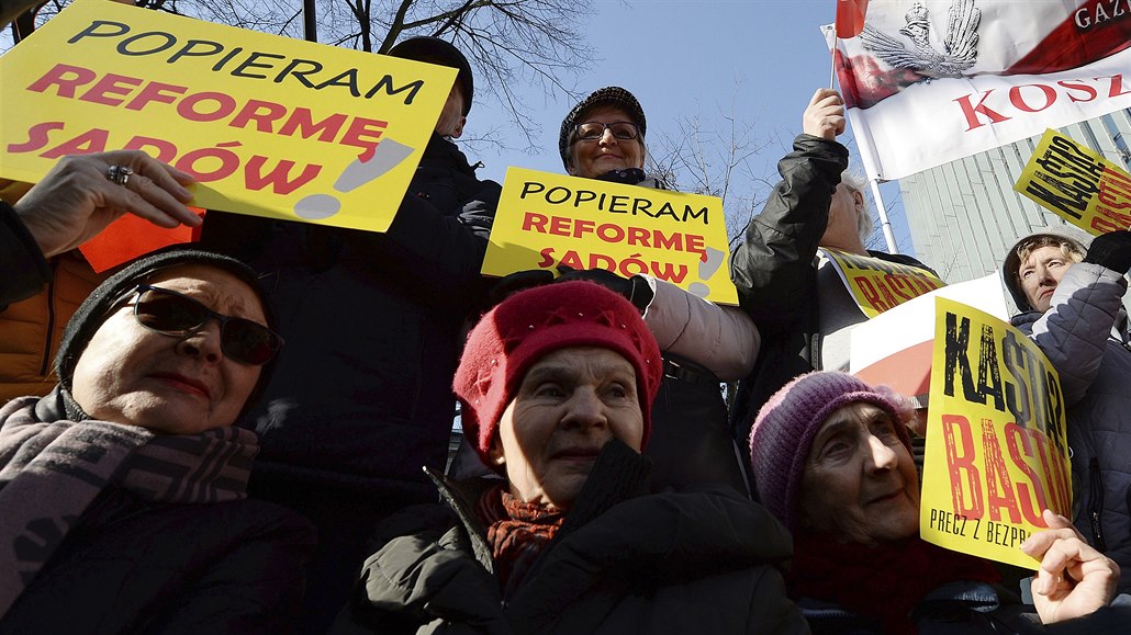 Lidé vech vkových skupin podpoili návrh vlády na reformu soudnictví.