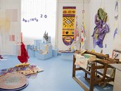 Studenti odvního a grafického designu spolupracují na pletených kolekcích