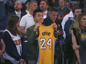 Lakers se poprvé od tragédie, pi ní zemel Kobe Bryant s dcerou, pedstavili...