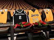 Dres Kobeho Bryanta byl na kadé sedace v hale ped utkáním Lakers