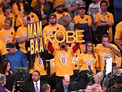 Rozlouit se s Kobem Bryantem pila na zápas Lakers spousta fanouk