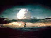 Výbuch atomové bomby nad Marshallovými ostrovy v roce 1952.