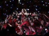 Zpvaka Shakira bhem poloasového vystoupení Super Bowlu
