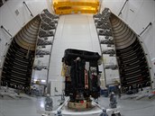 Sonda je integrována do rakety Atlas.
