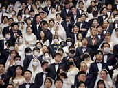 Hromadná svatba len Církve sjednocení v Jiní Koreji.