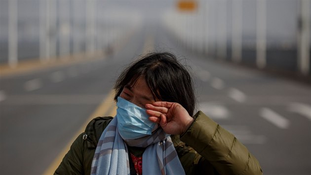 Obyvatelka Wu-chanu (ilustra�ní snímek).