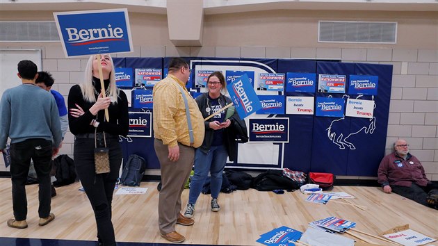 Podporovatelé demokratického kandidáta Bernieho Sanderse v Des Moines v Iow.