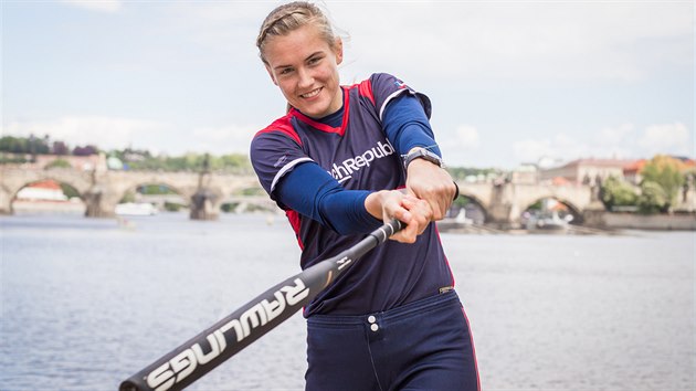 Softbalistka Veronika Pecková je první eskou hrákou, která bude psobit v...