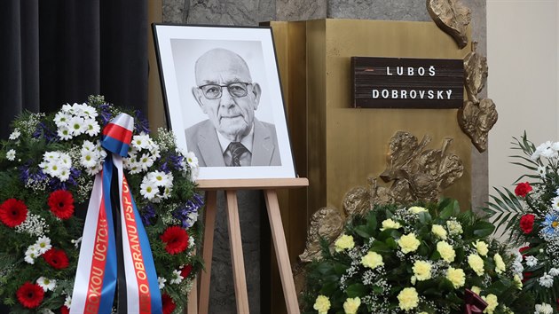 Poslední rozlou�ení s n�kdej�ím ministrem obrany, diplomatem a disidentem...