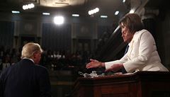 Prezident Donald Trump a p�edsedkyn� Sn�movny reprezentant� Nancy Pelosiová.