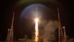 Ruská raketa Sojuz-2.1b vynesla v noci na pátek úspn na obnou dráhu 34...