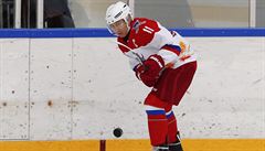 Ruský prezident Vladimir Putin si na led� zahrál hokej s ukrajinským...