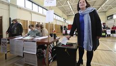 Sinn Fein předsedkyně Mary Lou McDonald hlasuje v irských všeobecných volbách v... | na serveru Lidovky.cz | aktuální zprávy