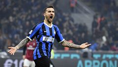 Inter otočil derby s AC Milán a dostal se do čela italské ligy, Lazio neprohrálo 18 zápasů v řadě