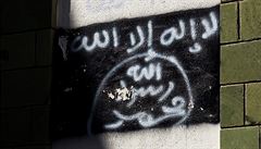 Vlajka Al-Káidy nasprejovaná  na domě v Jemenu. | na serveru Lidovky.cz | aktuální zprávy