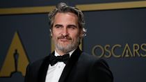 Joaquin Phoenix pebr Oscara za roli ve filmu Joker.