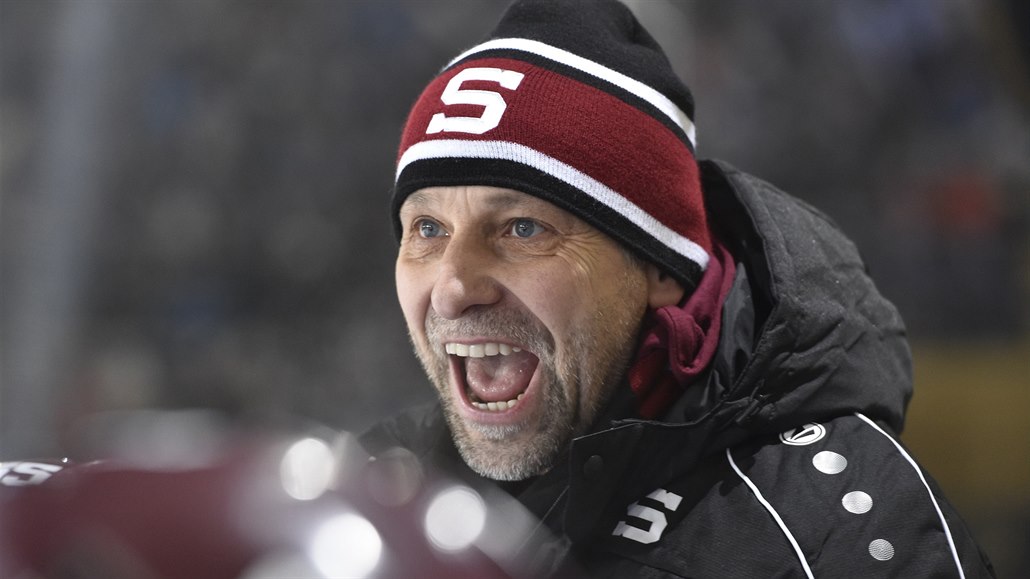 Trenér Josef Jandač (na snímku z 8. ledna 2016) se vrací na střídačku hokejové...