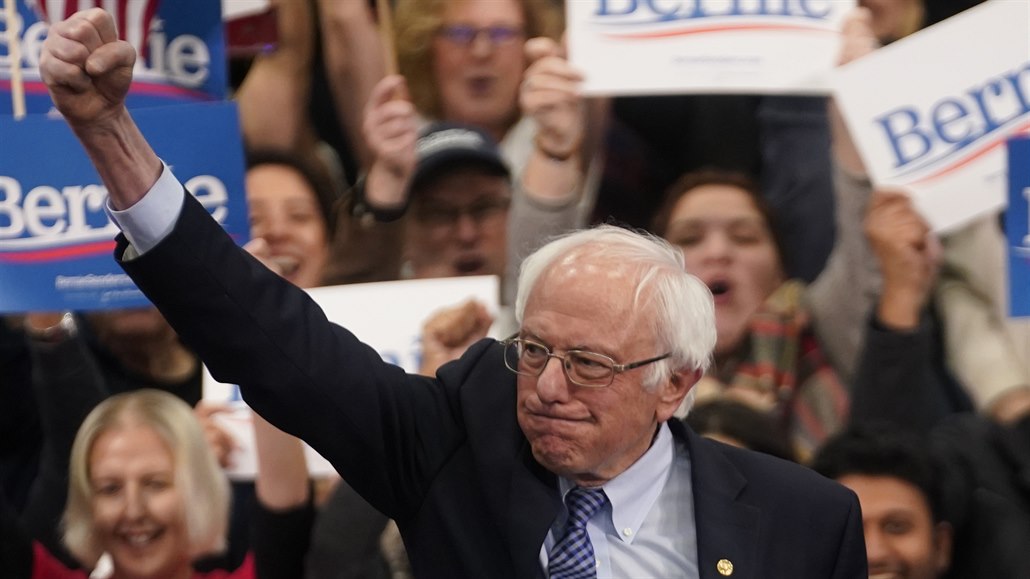 Senátor Bernie Sanders po vyhraných primárkách v New Hampshiru.