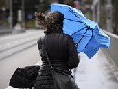 Čechy zasáhne o víkendu silný vítr. V nárazech bude mít sílu vichřice, varují meteorologové