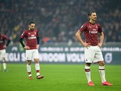 Zklamaný Zlatan Ibrahimovic po nezvládnutém druhém poloase milánského derby.