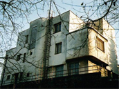 Dosavadním vlastníkem nemovitosti byl Ú�ad pro zastupování státu ve v�cech...