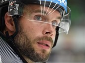 Hokejový útoník Michal Vondrka (na snímku z 14. srpna 2018) podepsal novou...