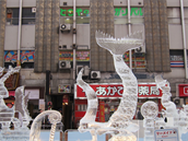 Ledov sochy na japonskm festivalu snhovch staveb v mst Sapporo...