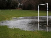 Fotbalové hit v Hendonu je zatopené.