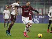 Zlatan Ibrahimovic v duelu s FC Turín.