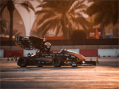 Formule student VUT se pedvedly na okruhu F1 v Abú Zabí