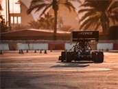 Formule student VUT se pedvedly na okruhu F1 v Abú Zabí