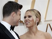 Scarlett Johansson a Colin Jost. Oscai (2020).