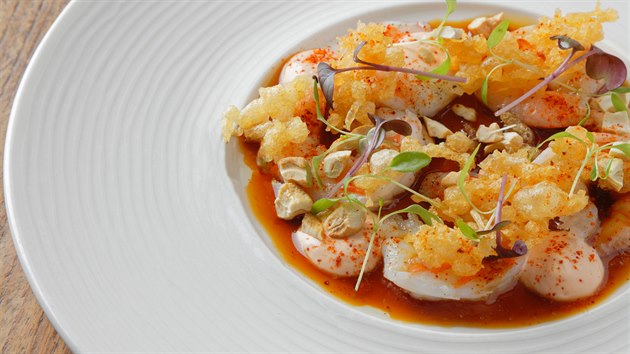 Krevety s mangem, chili aioli, keu a kupavou tempurou.