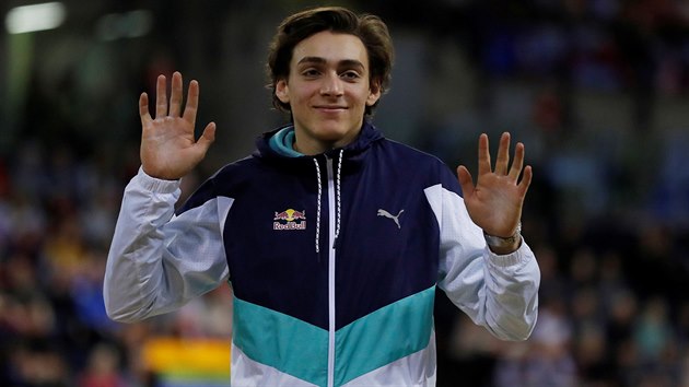 védský tyka Armand Duplantis po týdnu opt vylepil svtový rekord. V...