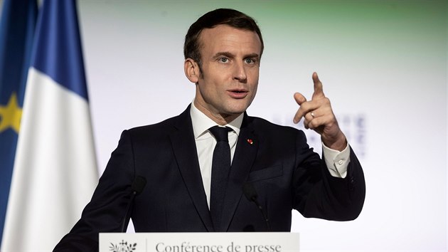 Francouzský prezident Emmanuel Macron bhem proslovu na tiskové konferenci v...