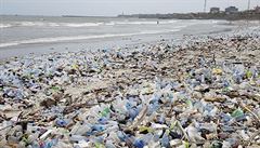 Království plast. Nekonené haldy plastového odpadu pokrývají nejen pláe...