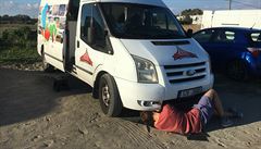 �tefek (na�e dodávka) u� pot�eboval vym�nit olej.