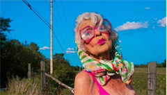Hvězdou Instagramu v 92 letech. Američanka bortí módní stereotypy