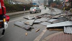 Hasi�i na Pardubicku odstra�ovali p�eká�ky na vozovce.