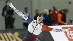 Sáblíková překonala vlastní světový rekord na pětce. K titulu to ale nestačilo, její čas předčila Ruska
