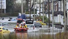 Obyvatelé z vesnice Nantgraw ve Walesu jsou evakuováni po tom, co se v neděli... | na serveru Lidovky.cz | aktuální zprávy