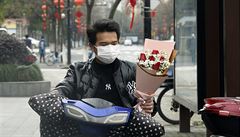 Muž v Číně na svátek svatého Valentýna.