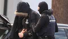 Němečtí extremisté plánovali útok na mešity. Pistole a pušky si chtěli opatřit v Česku